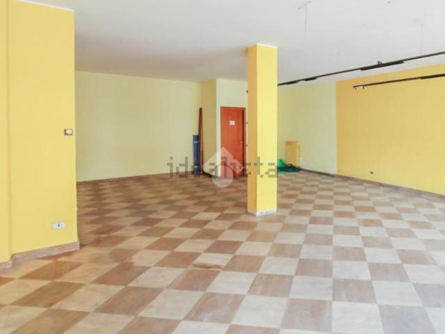 Locale in vendita di 80 m² in Via Benjamino Cavalli
