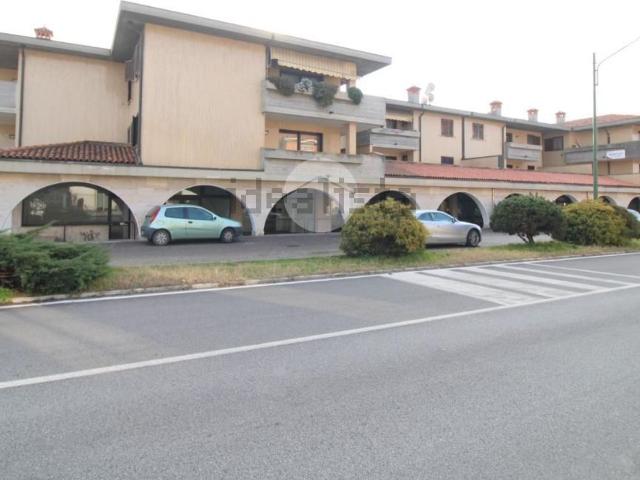 Locale in vendita di 80 m² in Via Benjamino Cavalli, 36