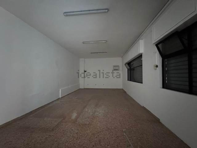 Locale in vendita di 80 m² in Via Cacciatori Piemontesi, 9