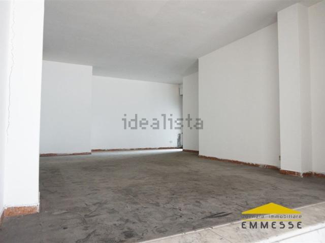 Locale in vendita di 80 m² in Via Carlo Giovanni Sforza