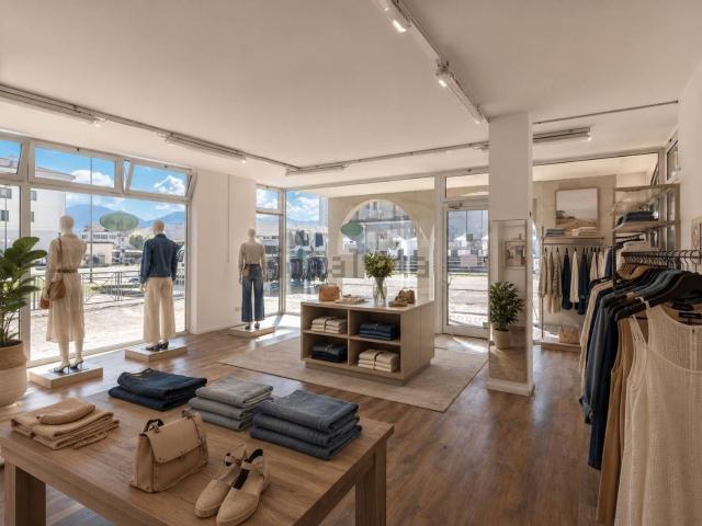 Locale in vendita di 80 m² in Via Casabellata