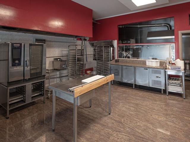 Locale in vendita di 80 m² in Via Cesare Battisti