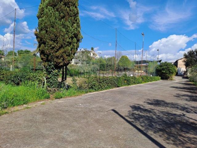 Locale in vendita di 80 m² in Via Civitona