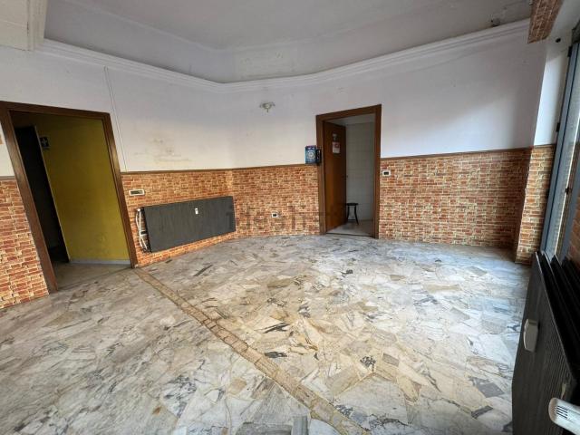 Locale in vendita di 80 m² in Via Claro Giulio