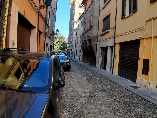 Locale in vendita di 80 m² in Via degli Spadari