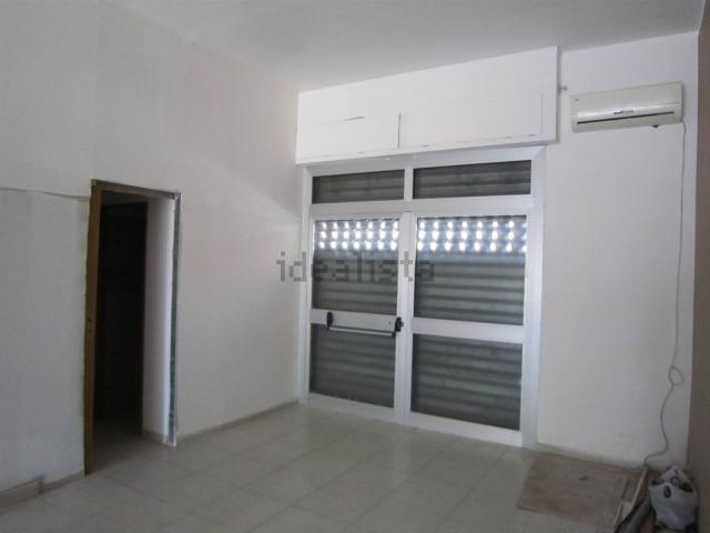 Locale in vendita di 80 m² in Via dei Piceni