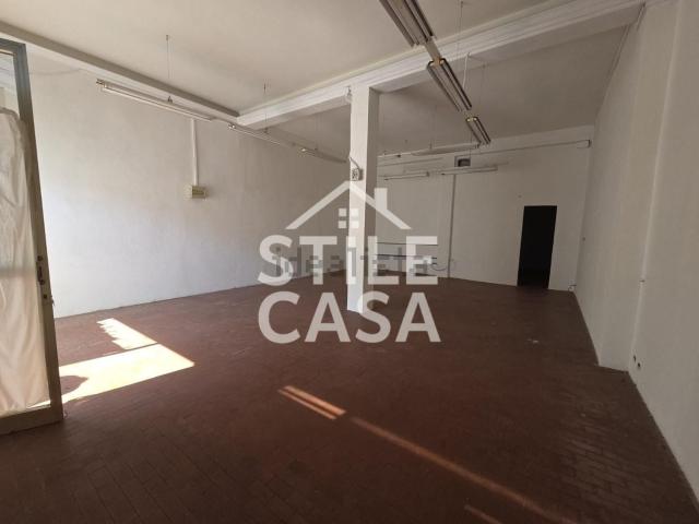 Locale in vendita di 80 m² in Via del Cimitero, 3