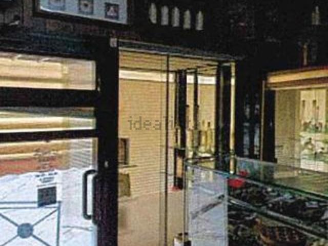 Locale in vendita di 80 m² in Via del Varrone, 2