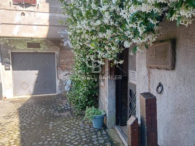 Locale in vendita di 80 m² in Via delle Mura, 1