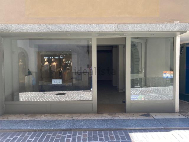 Locale in vendita di 80 m² in Via Domenico Carpinoni, 9