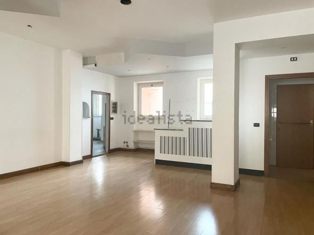 Locale in vendita di 80 m² in Via Emo Battisti