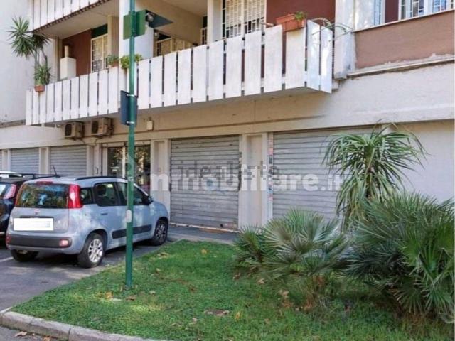 Locale in vendita di 80 m² in Via Federigo Verdinois, 10