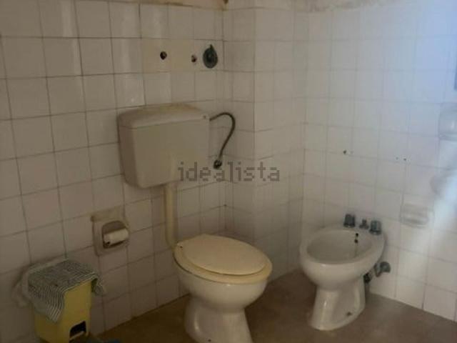 Locale in vendita di 80 m² in Via Formide