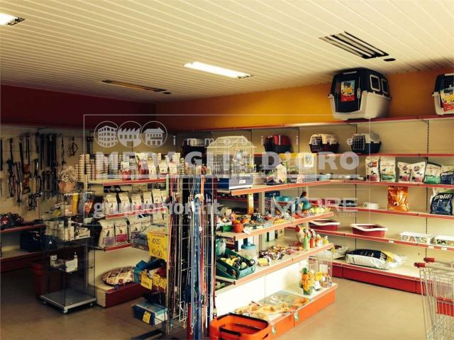 Locale in vendita di 80 m² in Via Fratelli Rosselli
