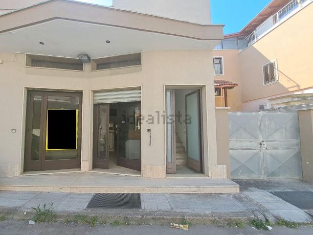 Locale in vendita di 80 m² in Via G. Murat, 6