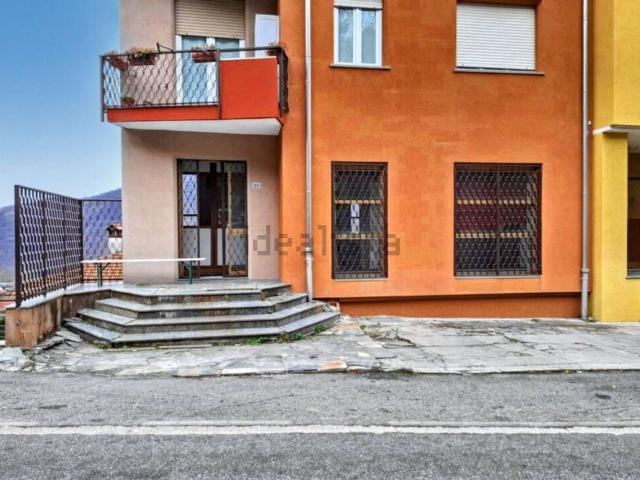 Locale in vendita di 80 m² in Via G. Marconi, 23
