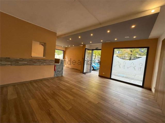 Locale in vendita di 80 m² in Via G. Luosi