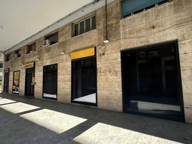 Locale in vendita di 80 m² in Via Gabriele D&apos Annunzio