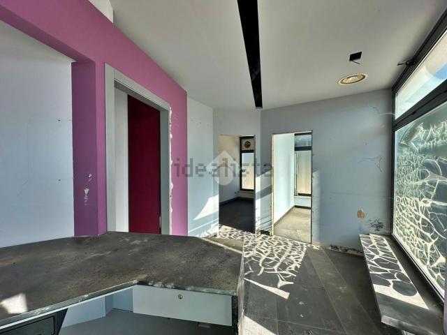 Locale in vendita di 80 m² in Via Gaetano Donizetti