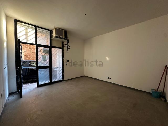 Locale in vendita di 80 m² in Via Garibaldi, 24