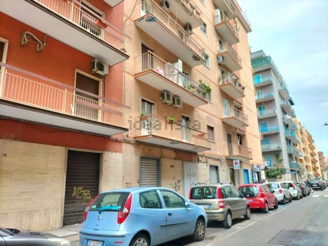 Locale in vendita di 80 m² in Via Giovanni Laterza, 35