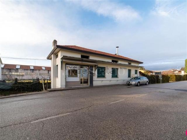 Locale in vendita di 80 m² in Via Giosuè Carducci