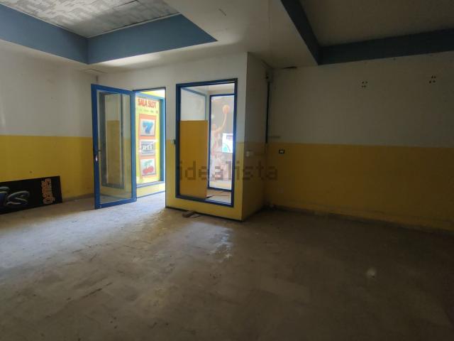 Locale in vendita di 80 m² in Via Giacomo Matteotti, 97