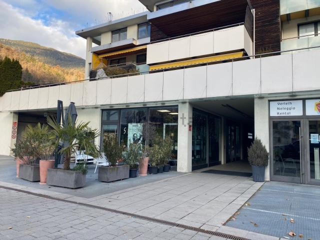 Locale in vendita di 80 m² in Via Ingegner Etzel