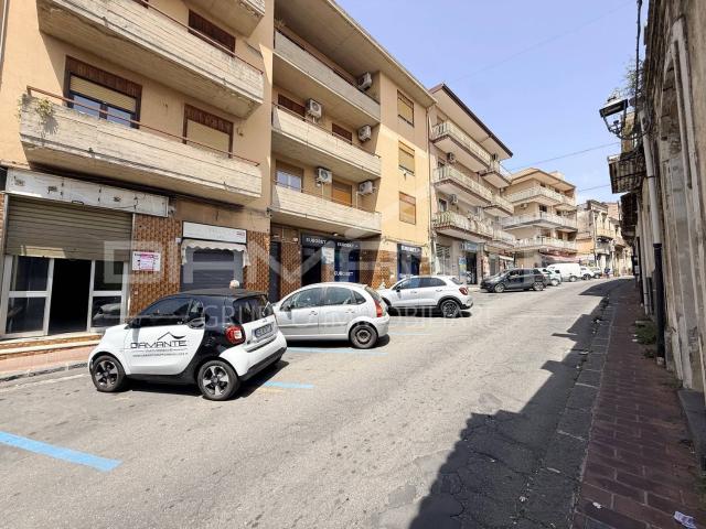 Locale in vendita di 80 m² in Via IV Novembre, 30