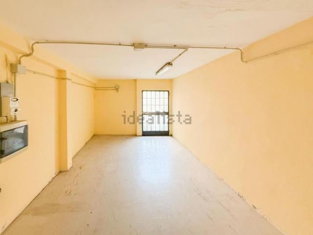 Locale in vendita di 80 m² in Via Luigi Cadorna, 9