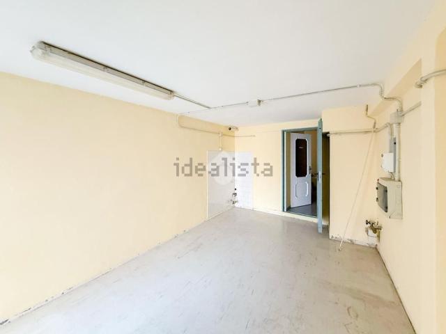 Locale in vendita di 80 m² in Via Luigi Cadorna, 9