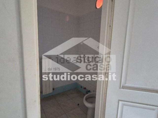 Locale in vendita di 80 m² in Via Luigi Invernizzi, 5