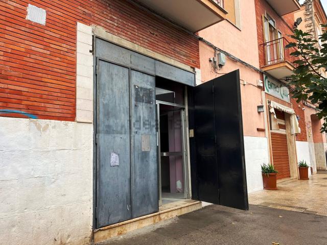 Locale in vendita di 80 m² in Via manzoni, 93