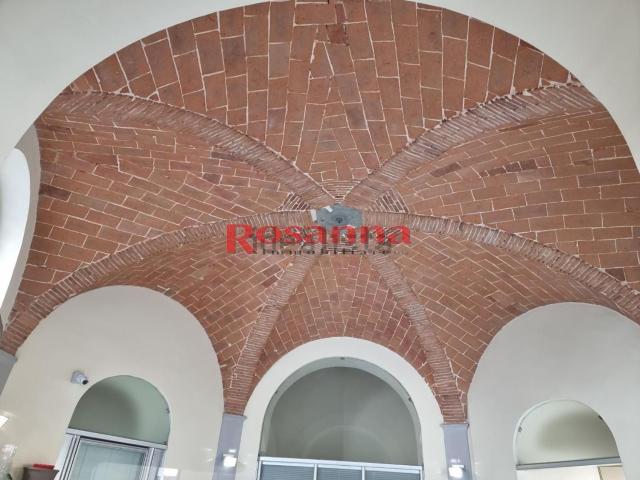 Locale in vendita di 80 m² in Via Maggi, 35