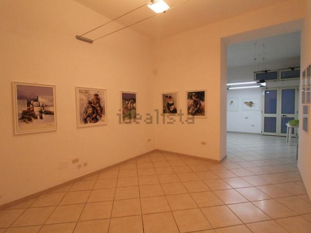 Locale in vendita di 80 m² in Via Messapia, 34