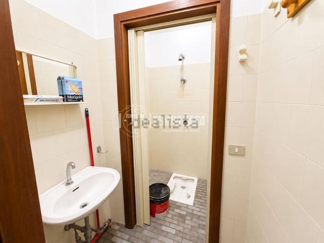 Locale in vendita di 80 m² in Via Milano, 58