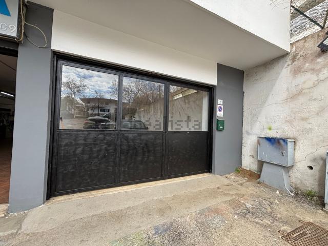 Locale in vendita di 80 m² in Via Milano