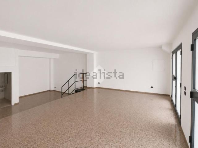 Locale in vendita di 80 m² in Via Palma Il Vecchio, 1