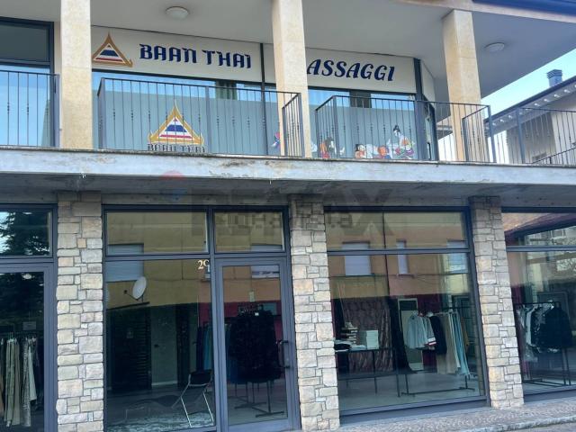 Locale in vendita di 80 m² in Via Papa Paolo VI, 4