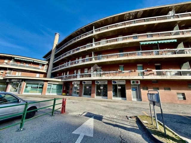 Locale in vendita di 80 m² in Via Parigi, 37