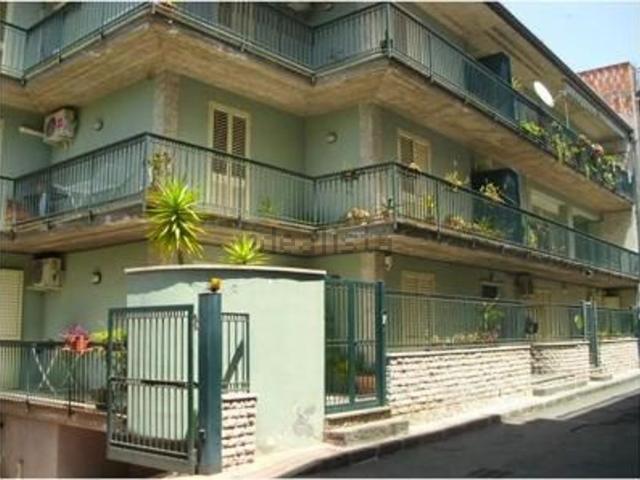 Locale in vendita di 80 m² in Via Poliziano, 8