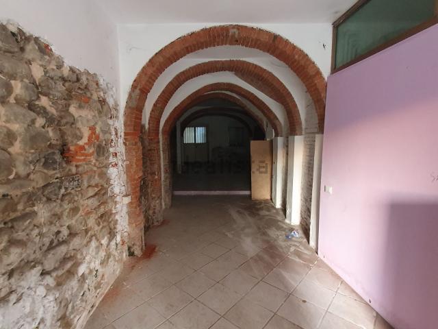 Locale in vendita di 80 m² in Via Porta Al Borgo