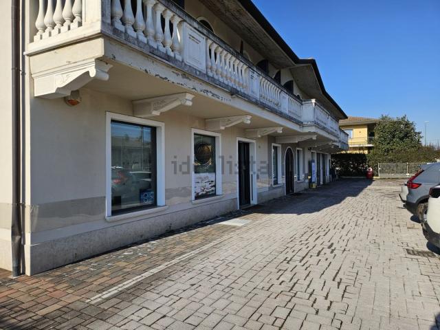Locale in vendita di 80 m² in Via Provinciale, 48