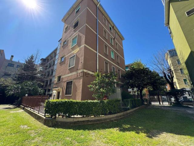 Locale in vendita di 80 m² in Via Privata Golfo degli Aranci, 12
