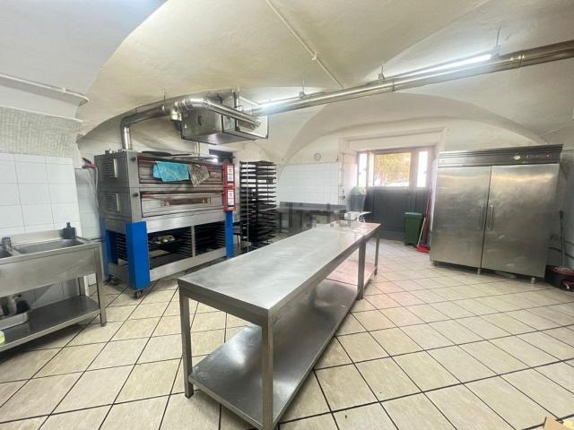 Locale in vendita di 80 m² in Via Principe di Napoli, 58