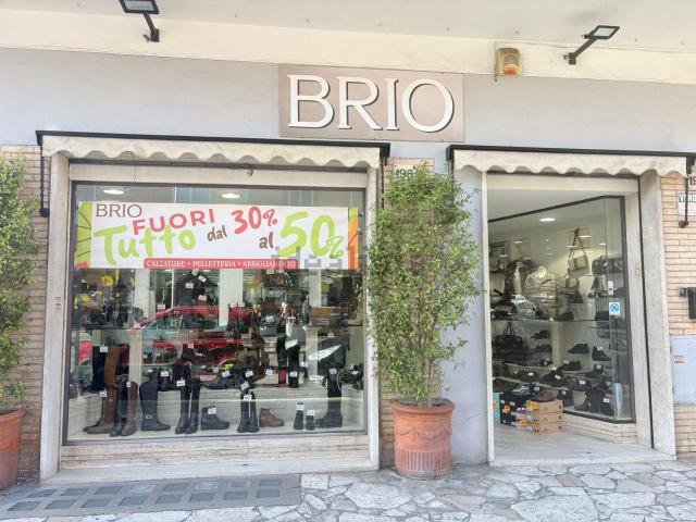 Locale in vendita di 80 m² in Via Radicofani