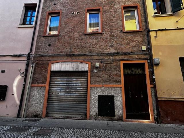 Locale in vendita di 80 m² in Via Ragno, 22