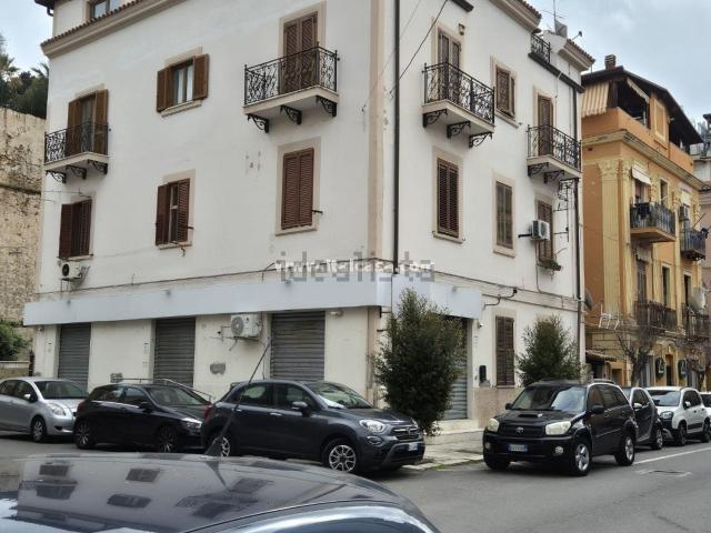 Locale in vendita di 80 m² in Via Reggio