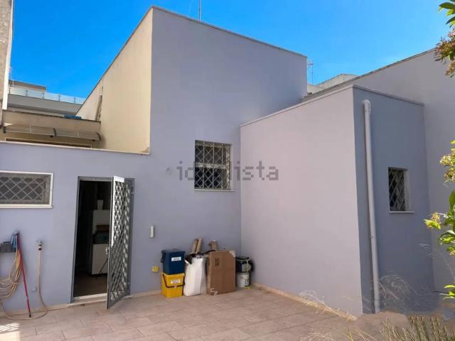 Locale in vendita di 80 m² in Via Roma