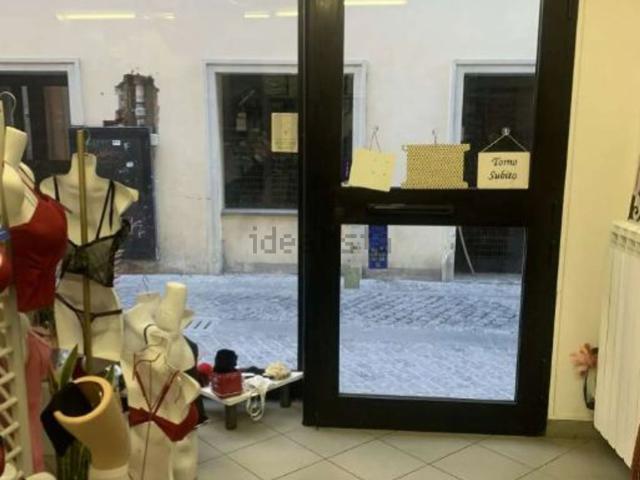 Locale in vendita di 80 m² in Via Roma, 7